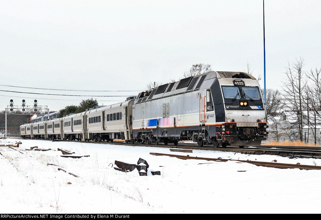 NJT 4525 on train 1109